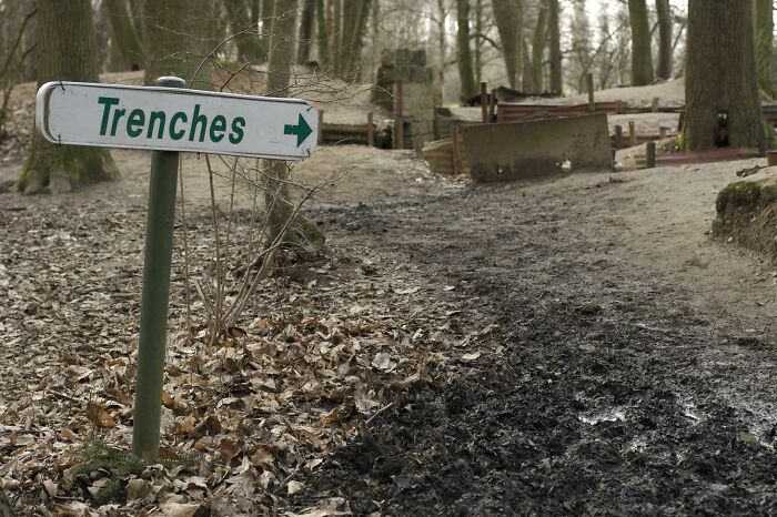 Someone Asked “What Are Some ‘That Was Way Too Close’ Moments In History?“, And 24 Peeps Delivered