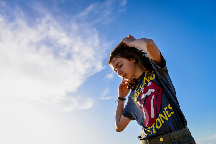 Woman Is Disgusted By Her 25 Y.O. Brother Dating A 16 Y.O., Decides To Uncover Their Secret Woman Is Disgusted By Her 25 Y.O. Brother Dating A 16 Y.O., Decides To Uncover Their Secret