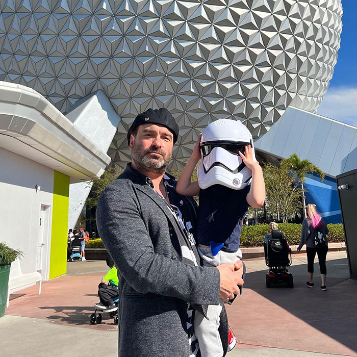 “Absolutely Beautiful Family": Fans Congratulate Big Bang Theory’s Johnny Galecki On New Life “Absolutely Beautiful Family": Fans Congratulate Big Bang Theory’s Johnny Galecki On New Life