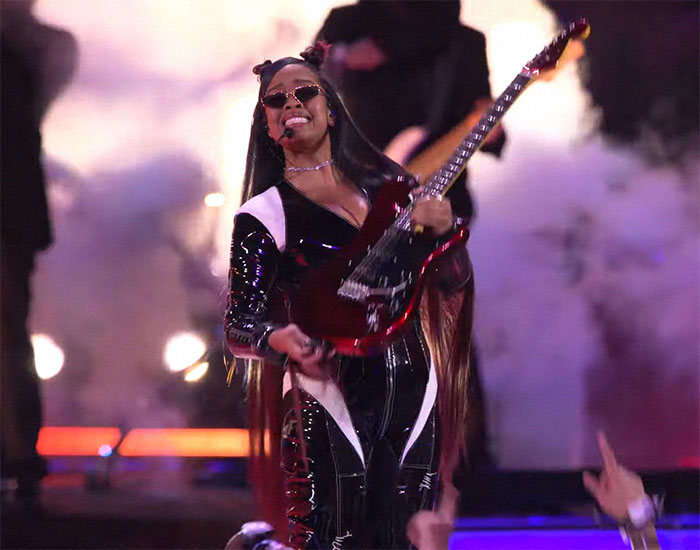 &ldquo;North West On The Guitar?&ldquo;: People Don&rsquo;t Recognize H.E.R. During Usher&rsquo;s Super Bowl Show