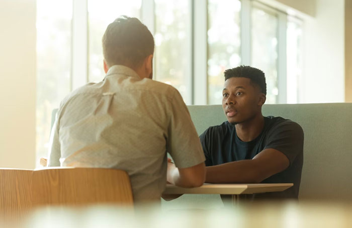 “Take The Hint”: 50 Things People Should Do That Are Basically “Unwritten Rules”