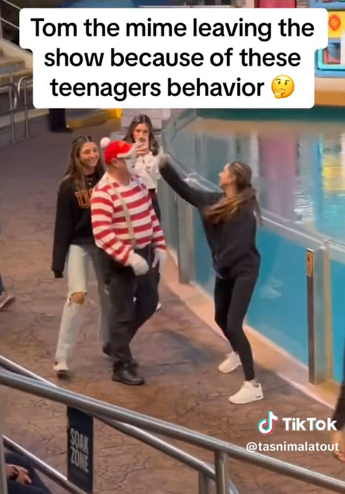 People Blaming Gen-Z&rsquo;s &ldquo;Lack Of Discipline&rdquo; For Controversial Incident With SeaWorld Mime