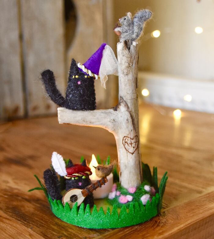 Medieval Romance - Kitty Tea Light Holder