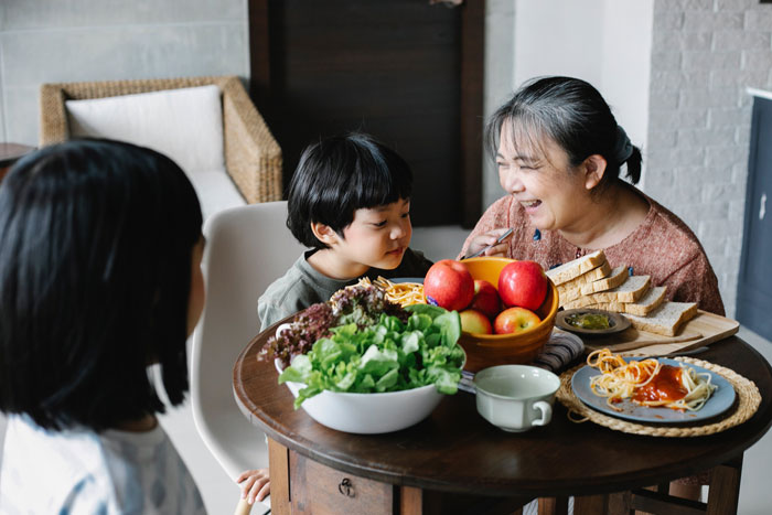 Grandma Refuses To Be Rushed By Her Grandkids To Make Dinner, Mom Says She’s A Jerk For It Grandma Refuses To Be Rushed By Her Grandkids To Make Dinner, Mom Says She’s A Jerk For It
