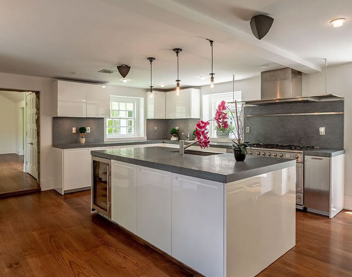 “Their Relationship Is On Steroids”: Bradley Cooper Buys $6.5M Farmhouse Near Gigi Hadid’s Mom “Their Relationship Is On Steroids”: Bradley Cooper Buys $6.5M Farmhouse Near Gigi Hadid’s Mom