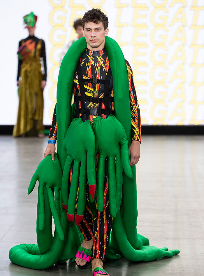 People Can’t Get Over These Bizarre Looks From London Fashion Week 2024 People Can’t Get Over These Bizarre Looks From London Fashion Week 2024