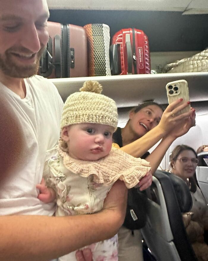 Stranger Makes Baby A Beanie On Flight, Kind Gesture Touches Millions, Including Michelle Obama Stranger Makes Baby A Beanie On Flight, Kind Gesture Touches Millions, Including Michelle Obama