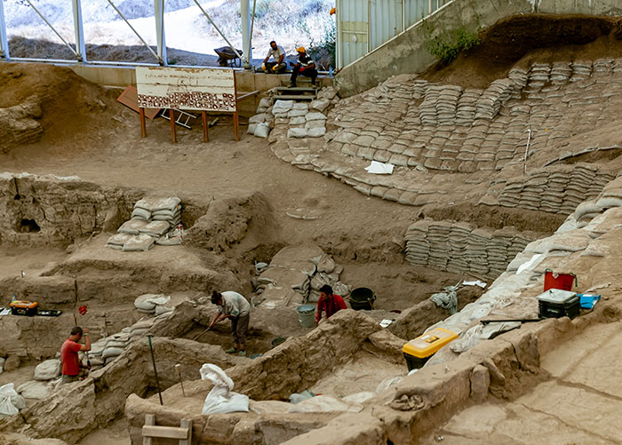Revolutionary Lip-Paint Found In Iran Could Represent The World’s First Makeup Revolutionary Lip-Paint Found In Iran Could Represent The World’s First Makeup