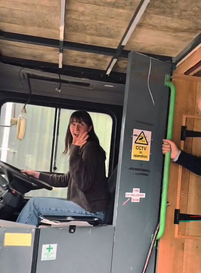 Single Mom Can&rsquo;t Afford A House, So She Converts A Double-Decker Bus Into A Tiny Home