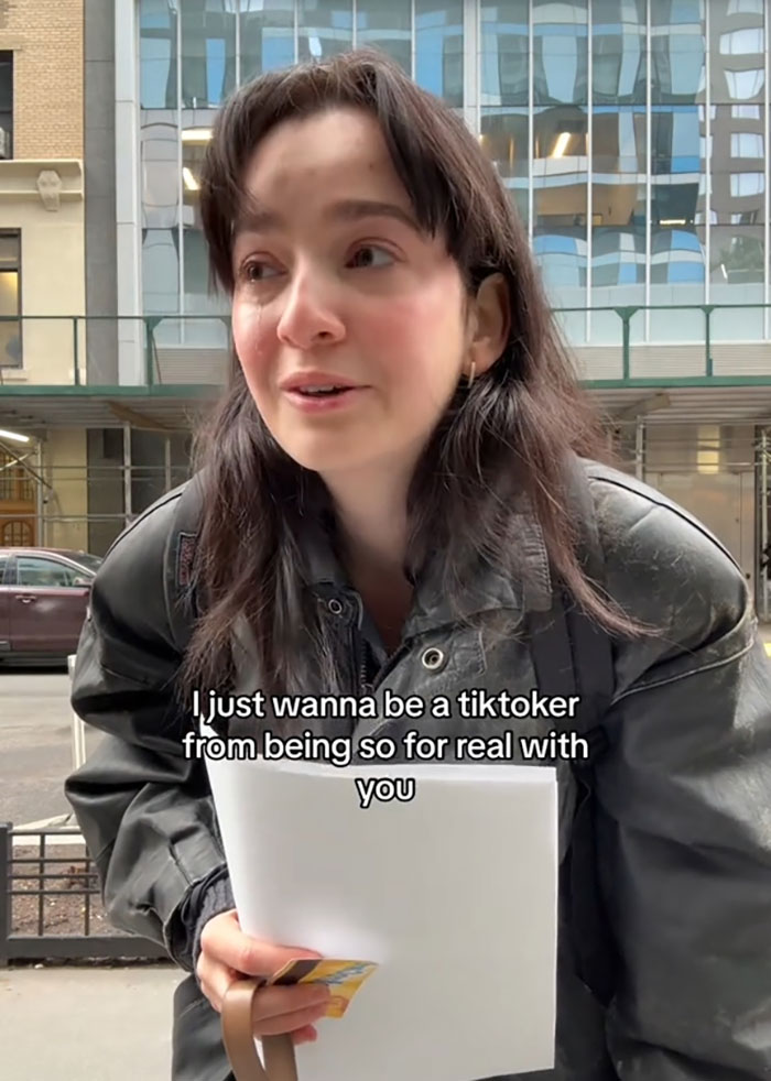 &ldquo;Welcome To The Real World&rdquo;: Polyglot College Graduate Left In Tears As She Can&rsquo;t Find A Job