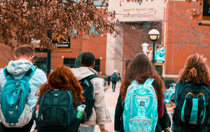 “Take The Hint”: 50 Things People Should Do That Are Basically “Unwritten Rules”