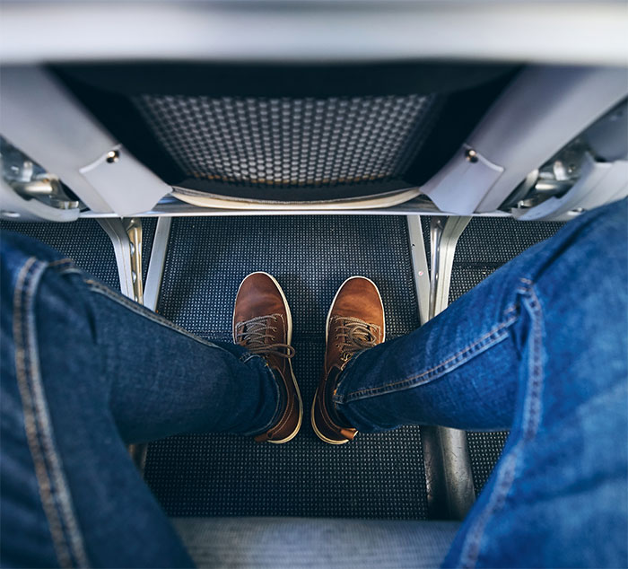 34 Frequent Fliers Share Unwritten Rules That Passengers Should Follow On Airplanes