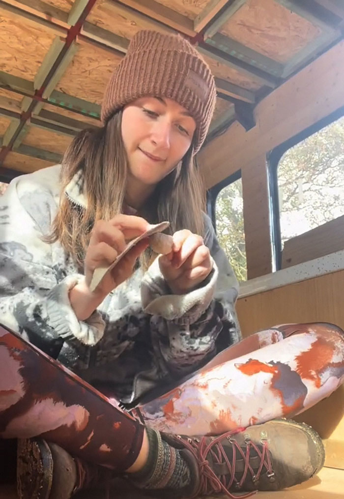 Single Mom Can&rsquo;t Afford A House, So She Converts A Double-Decker Bus Into A Tiny Home