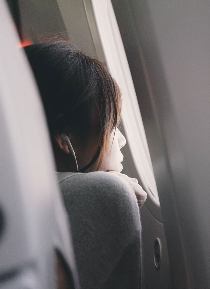 34 Frequent Fliers Share Unwritten Rules That Passengers Should Follow On Airplanes