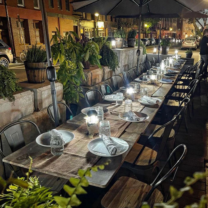 Hospitalized Customer Cancels Dinner Reservation And Restaurant&rsquo;s "Gross" Response Goes Viral