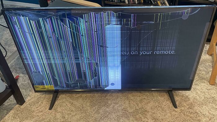 Father In Law Has Spent Decades With A Cr*ppy TV That Finally Died. Brand New 4k TV Arrived Today And This Is The First Power On