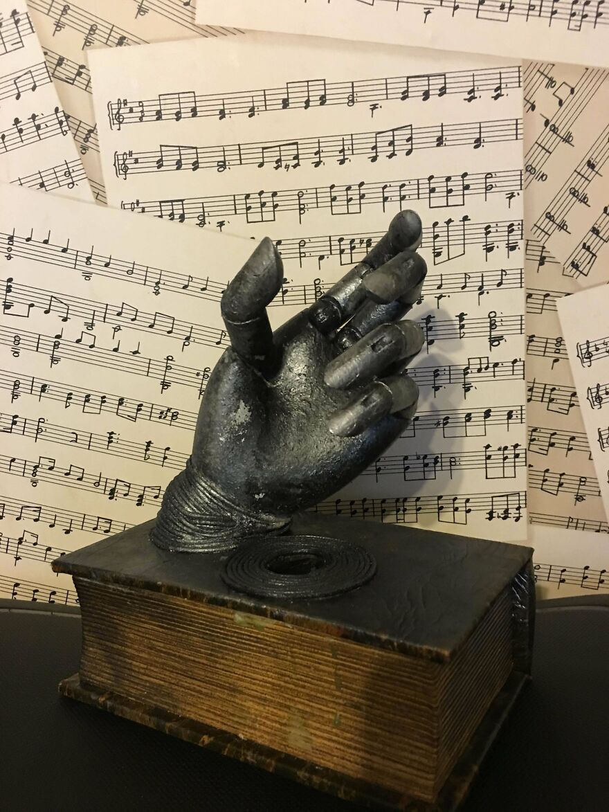 I Was Broke One Christmas So I Made My Best Friend A Stand For Her Drinking Horn