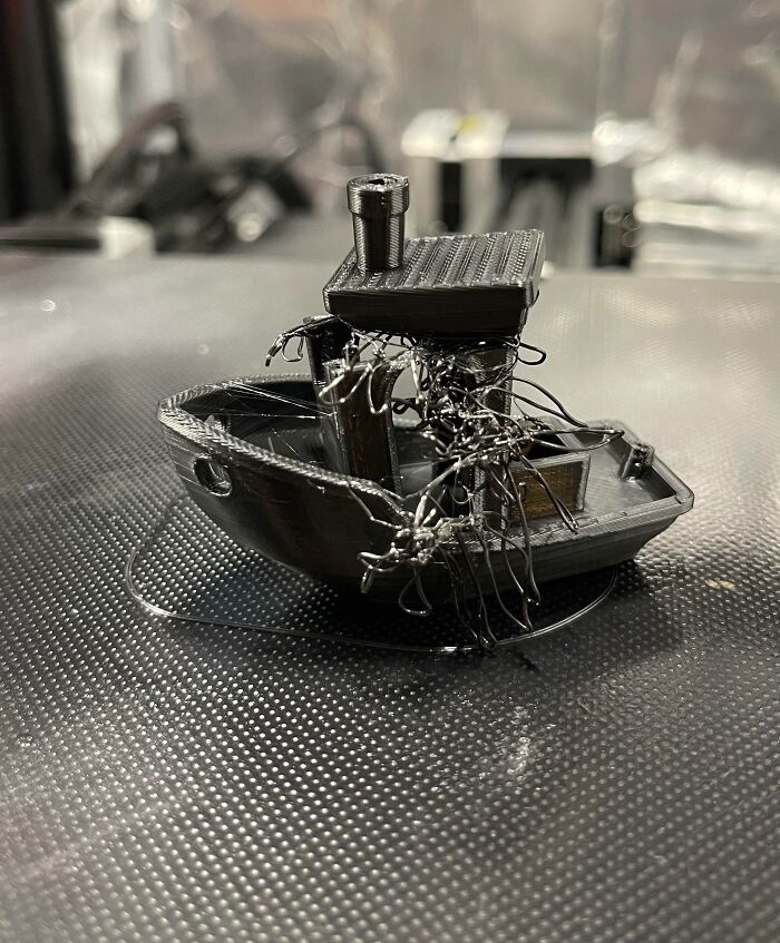 I Think This Belongs Here. It Failed And Span 180° On The Bed But Continued To Print, Successfully?