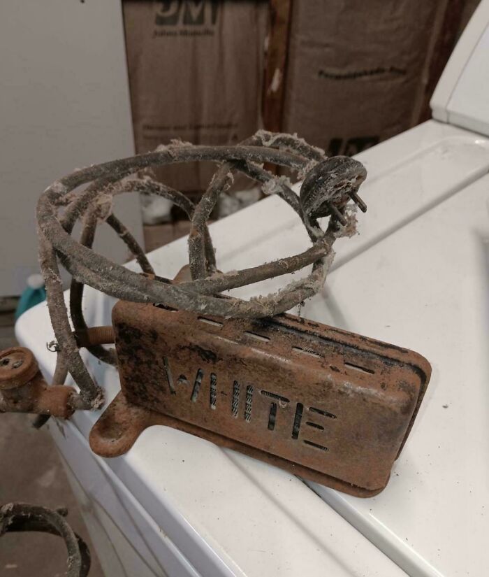 I Found This Recently On The Basement And I Have No Clue What It Is ,it’s Not That Heavy Like Half A Pound Has A Plug And Has Like Coils Inside And It’s Made Of Metal So I’m Curious To See If Anyone Knows What It Is Exactly