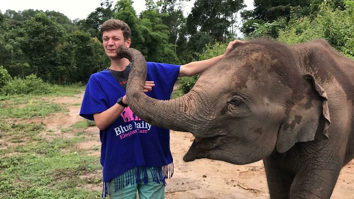 Momento justo en que mi hermano recibió un trompazo en la cara