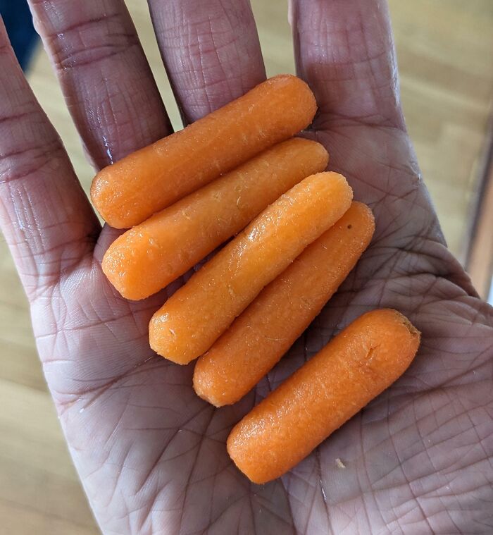 Consigo que mis hijos coman más verdura haciendo un concurso de "a ver quién cruje más". Les dejo elegir su propia "arma". El ganador se decide tras 10 rondas