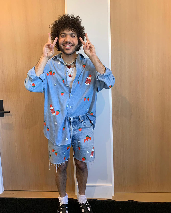 “Who Takes These Photos?“: Fans Intrigued By Selena Gomez’s Racy Paris Pics “Who Takes These Photos?“: Fans Intrigued By Selena Gomez’s Racy Paris Pics