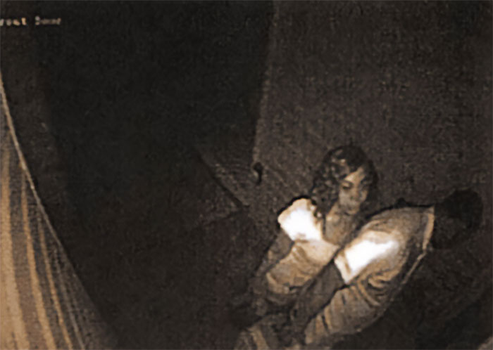 Man Leaves Bad Review On Airbnb, &ldquo;Superhost&rdquo; Sends His Wife Security Camera Pic Of Him Cheating