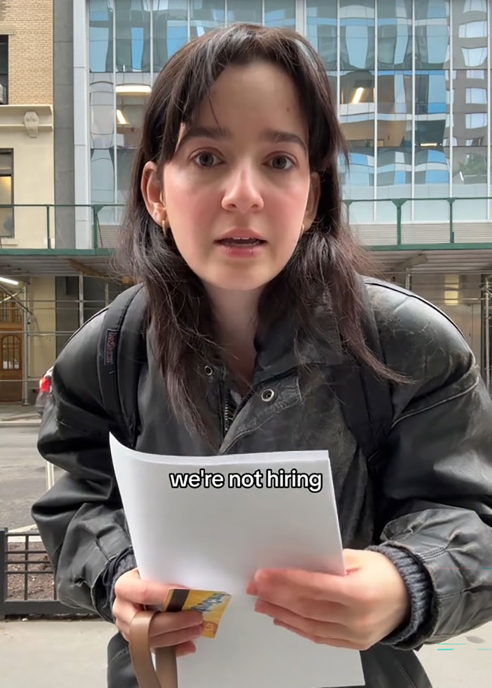 &ldquo;Welcome To The Real World&rdquo;: Polyglot College Graduate Left In Tears As She Can&rsquo;t Find A Job