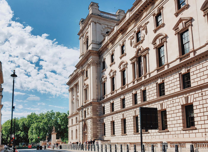 People Are Mad All Buildings In America Look The Same, Creator Points Out The Reason