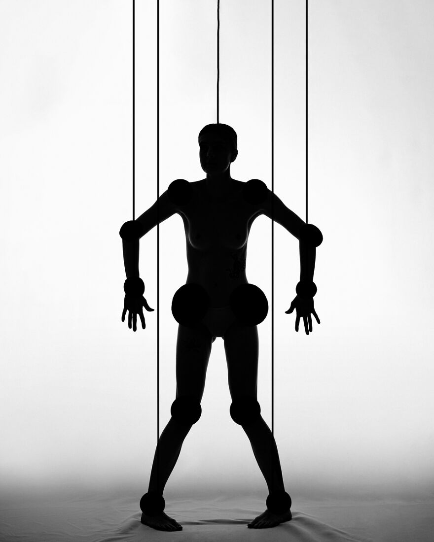 Kartoon: Creative Recycling Of Cardboard Illusions