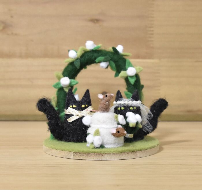 Wedding Cake Surprise - Cake Topper