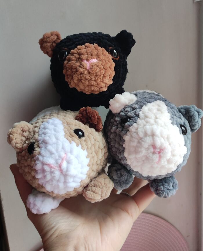 My Crochet Guinea Pig Toys From The Same Pattern But In Different Colors (15 Pics)