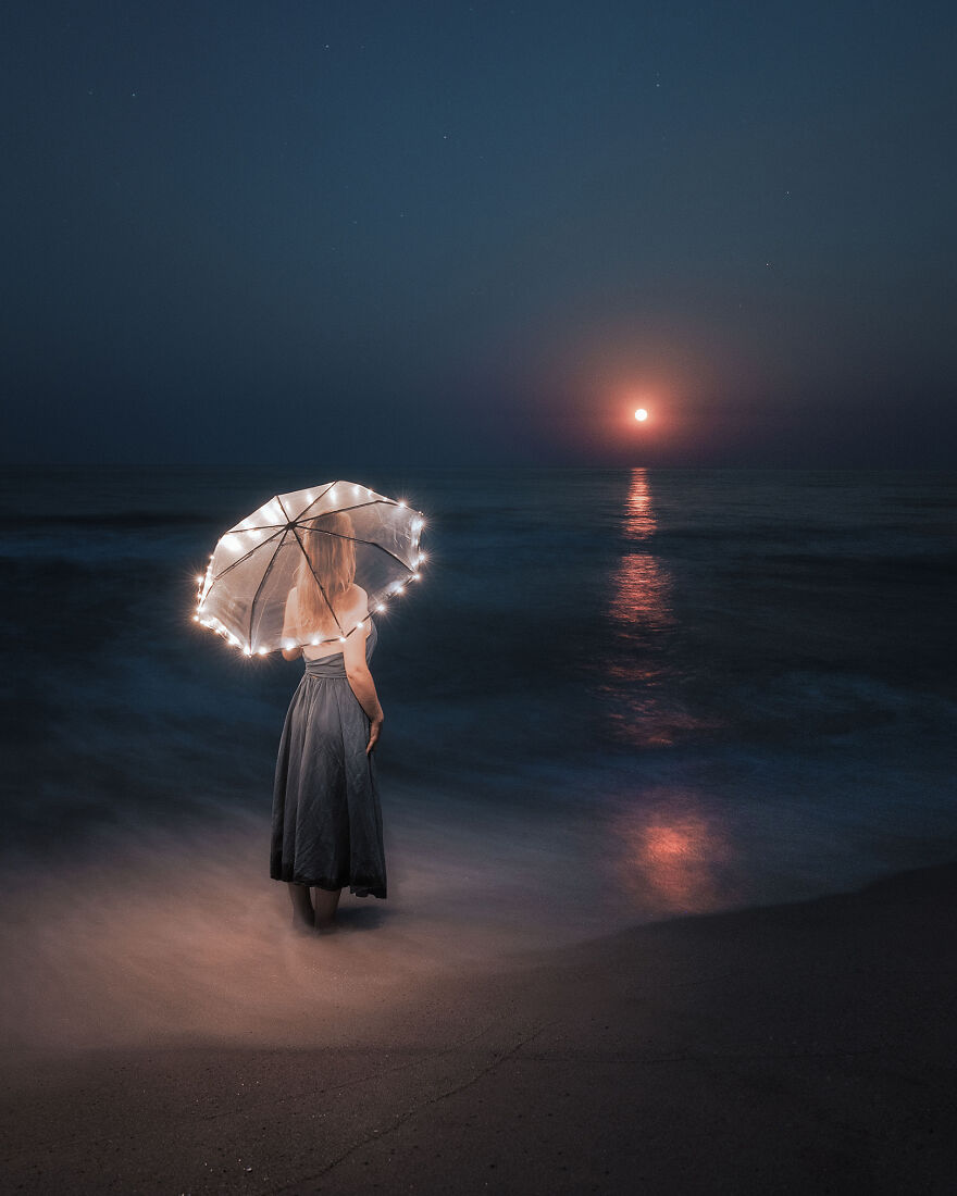 Full Moon Rise And The Girl