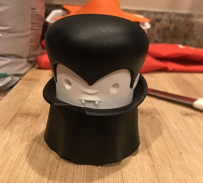 Sink Your Fangs Into Flavor With Gracula Garlic Crusher - It's Time To Get Vampy In The Kitchen!