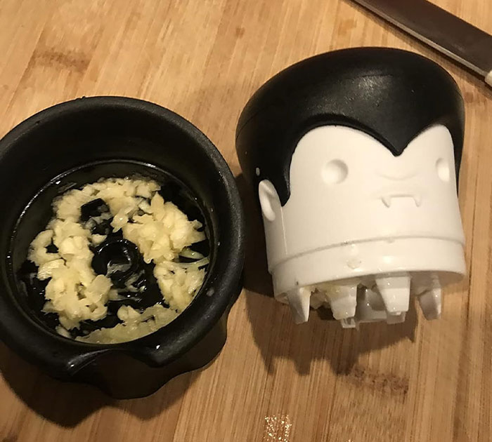 Sink Your Fangs Into Flavor With Gracula Garlic Crusher - It's Time To Get Vampy In The Kitchen!