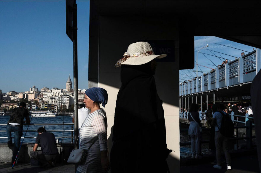 Photographer Serkan Tekin Captures Incredible Coincidences Of Everyday Life On The Streets