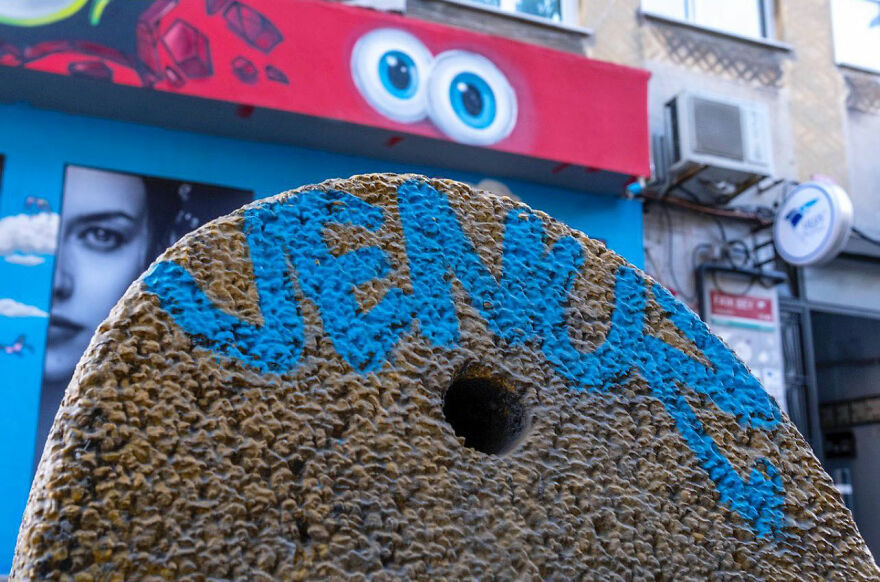 Photographer Serkan Tekin Captures Incredible Coincidences Of Everyday Life On The Streets