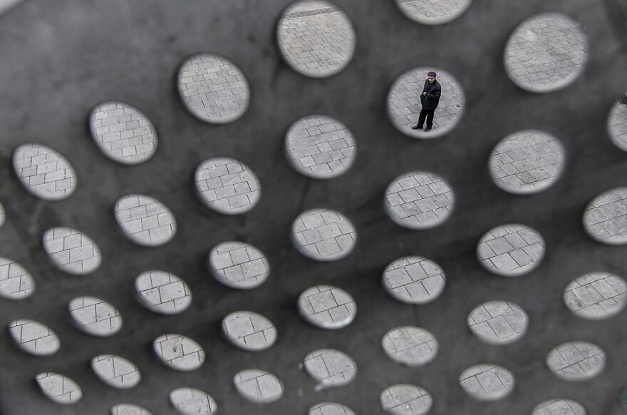 Photographer Serkan Tekin Captures Incredible Coincidences Of Everyday Life On The Streets