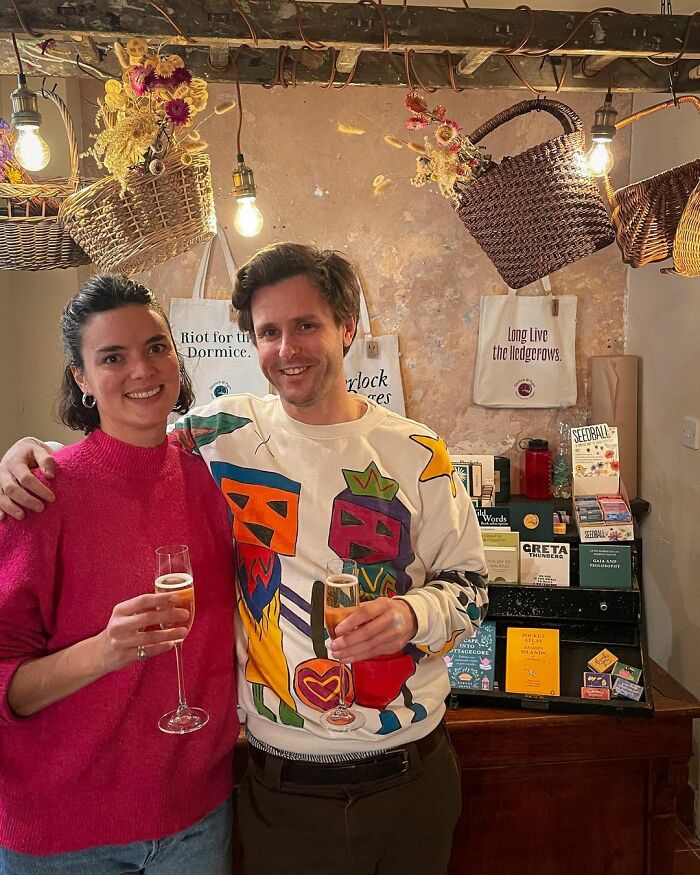 Bookstore Was Making $12 Before Owner Asked The Internet For Help, Was Revived For A New Life