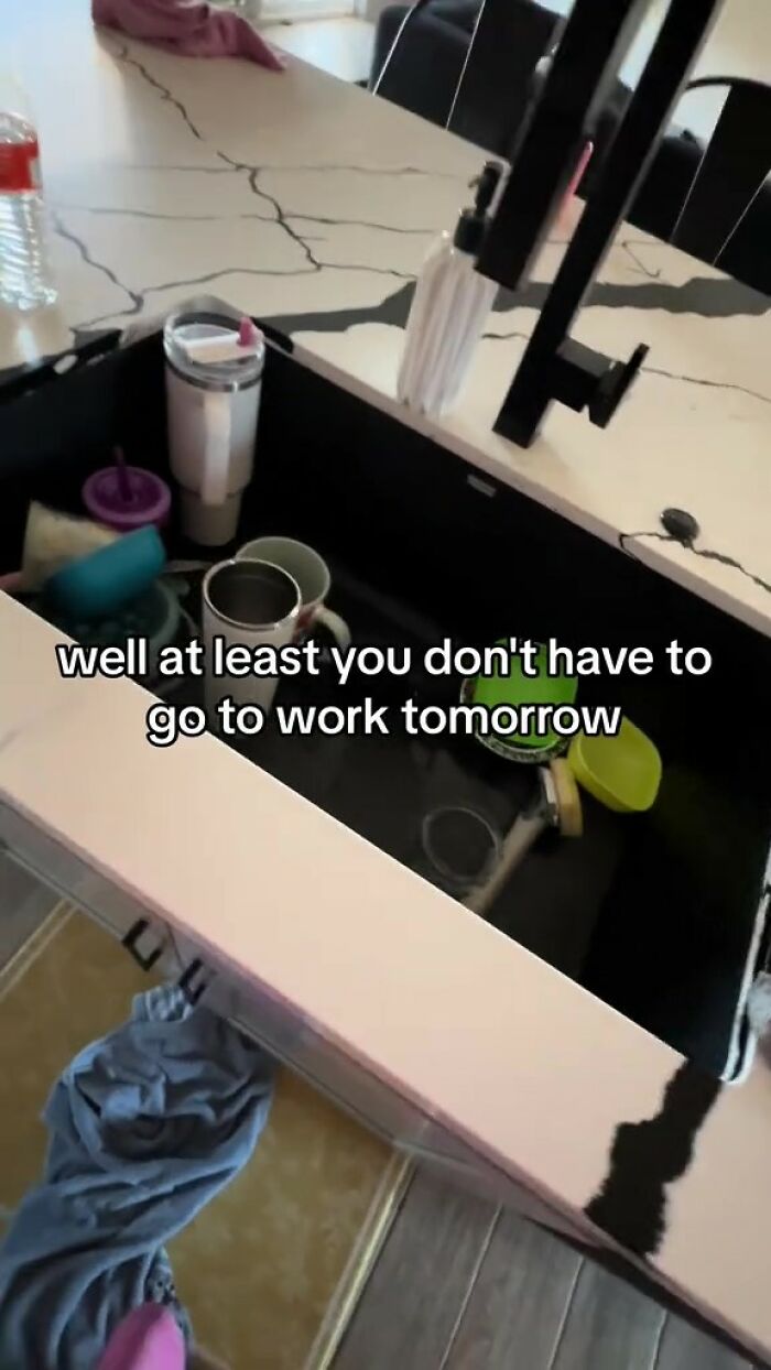 SAHM Decides To Take A Day Off After Husband&rsquo;s Comments That She&rsquo;s Lucky She Doesn&rsquo;t Work