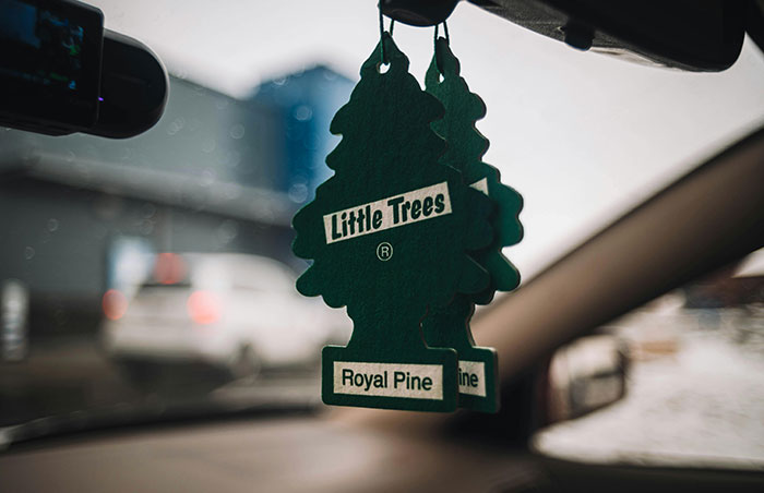 Man Stops Paying GF’s Mortgage After He Wasn’t Allowed To Buy A £1 Air Freshener To Save Money