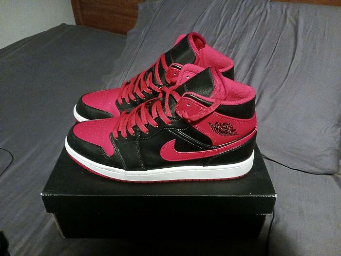 Step Into Style With Nike Air Jordan 1 Mid: Classic Design, Timeless Comfort!