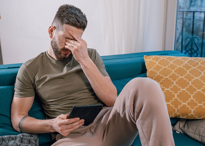 Best Man Breaks Down After He Can&rsquo;t Attend His BFF&rsquo;s Wedding Due To GF&rsquo;s Ultimatum