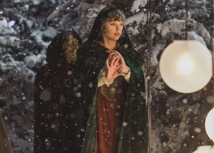 90s Boy Band Star Claims Taylor Swift Utilizes &ldquo;Demonic Rituals&rdquo; On Stage Without Fans Noticing