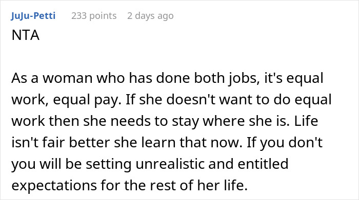 Woman Is Mad Brother Earns $10/h More Than She Does, Wants Parents To Make Up For It Woman Is Mad Brother Earns $10/h More Than She Does, Wants Parents To Make Up For It
