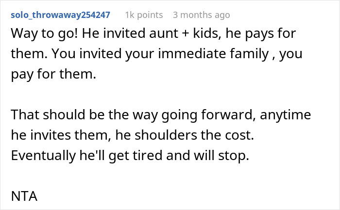 Aunt Racks Up $300 In Food, Is Shocked When She Hears They're Splitting The Bill Aunt Racks Up $300 In Food, Is Shocked When She Hears They're Splitting The Bill