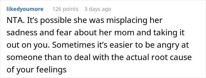 Woman Refuses To Cover Her Scar After It Triggers Her Friend At The Beach, Drama Ensues Woman Refuses To Cover Her Scar After It Triggers Her Friend At The Beach, Drama Ensues