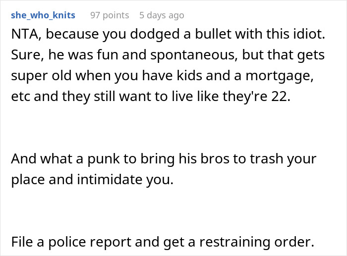 Guy Accuses Fiancée Of Breaking Up With Him Because He’s Dumb, Internet Says He Has A Point Guy Accuses Fiancée Of Breaking Up With Him Because He’s Dumb, Internet Says He Has A Point