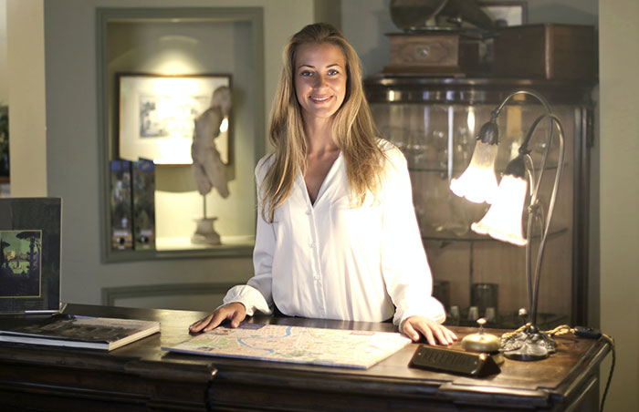 Entitled Hotel Guest Calls Concierge A “Little Girl” When She Doesn’t Do His Bidding, Regrets It