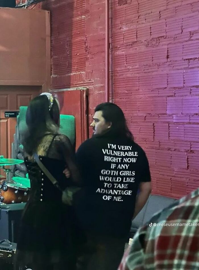 Confusing-Screenshots-With-Without-Context